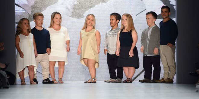 പൊക്കം കുറഞ്ഞവർ അണിനിരന്ന ഫാഷൻ ഷോ; ചിത്രങ്ങൾ കാണാം