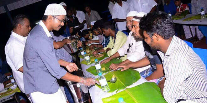 നൂറ് മുസ്ലീം സഹോദരങ്ങൾക്ക് ഇഫ്താർ വിരുന്നൊരുക്കി വിജയ്